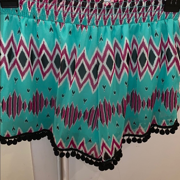 NWOT Pom Pom shorts size small - Picture 2 of 3